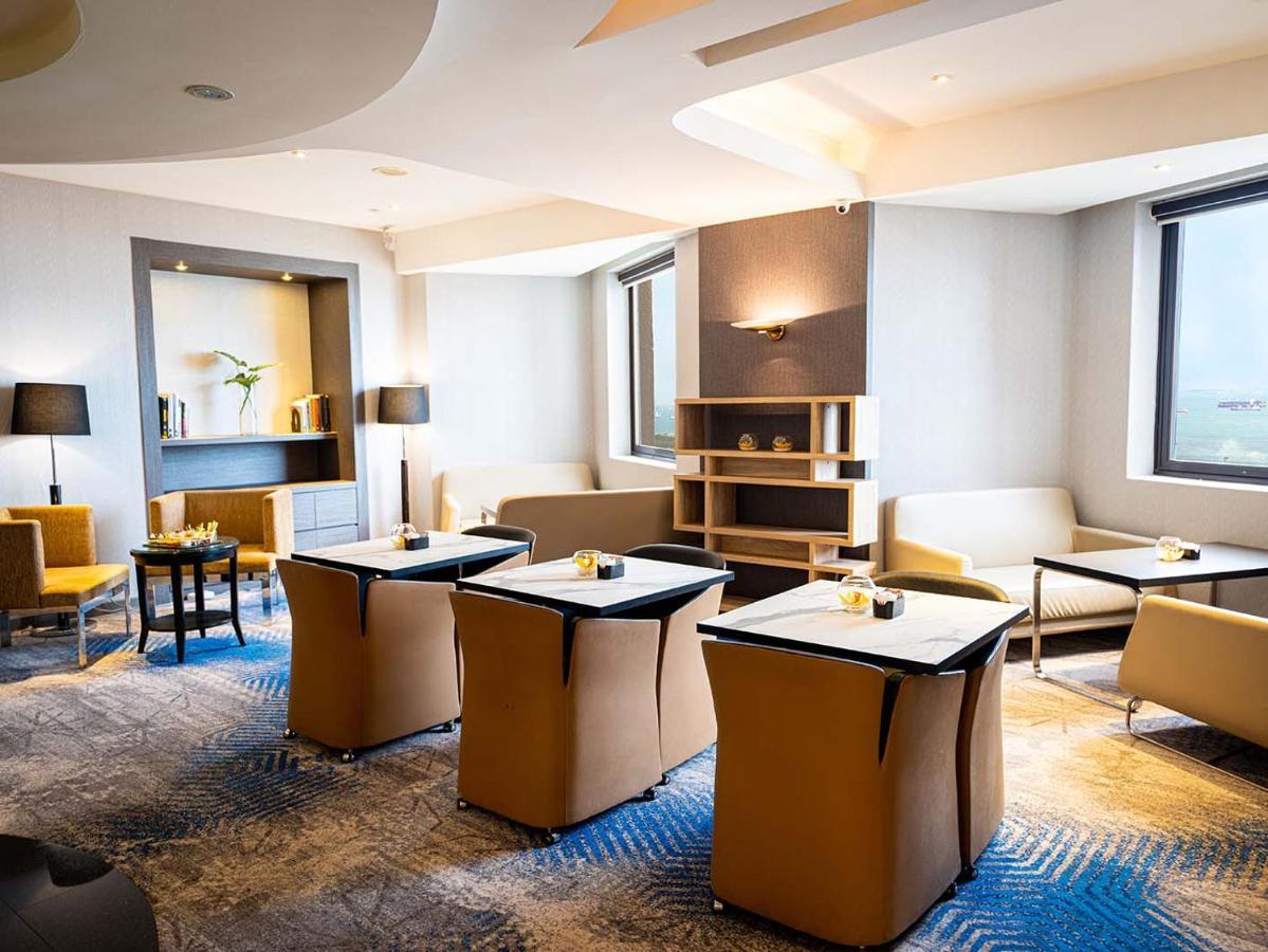 Club Room with Free Wi-Fi