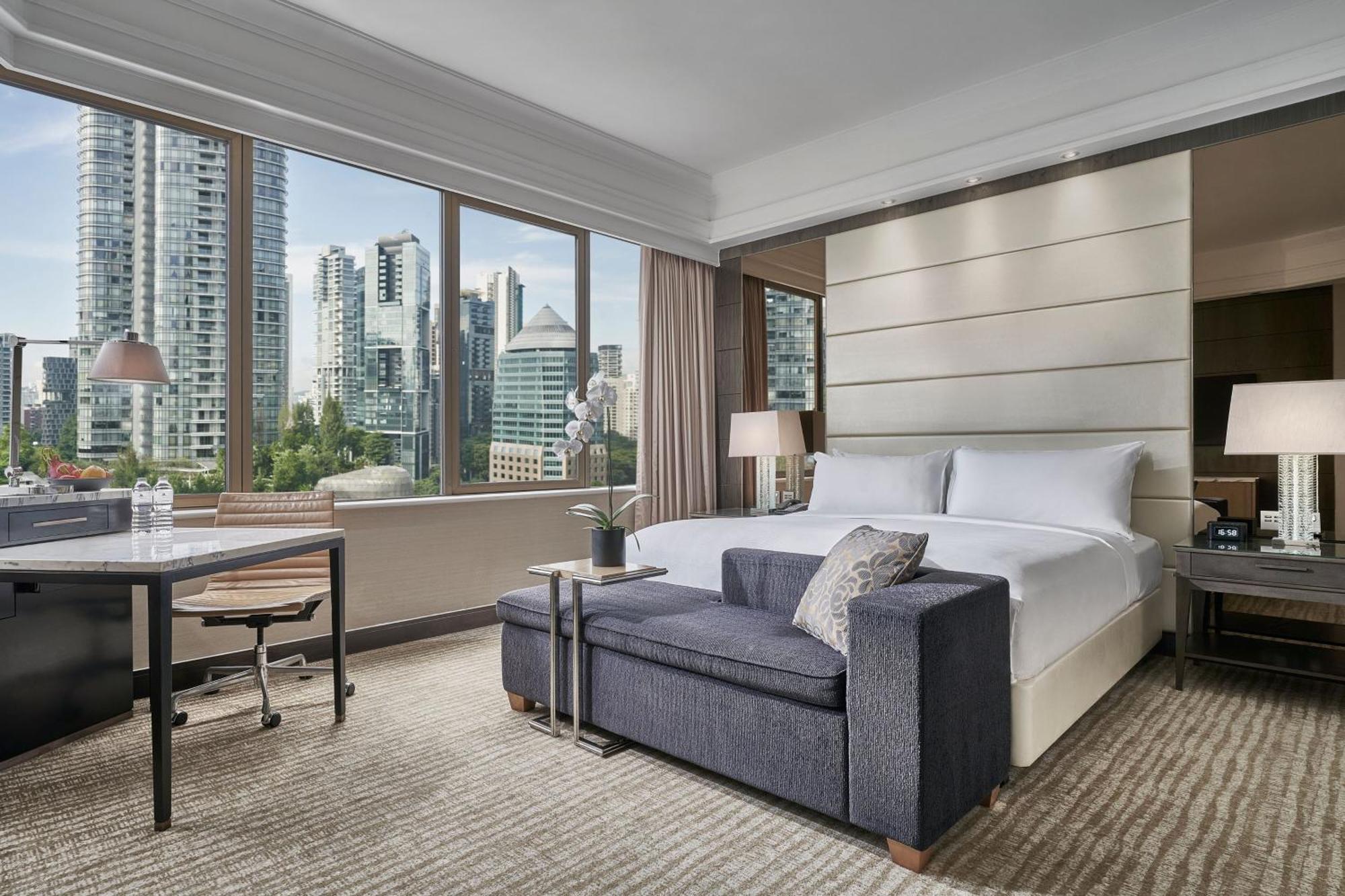 Premier Deluxe King Room High Floor,1374886415:JPEG