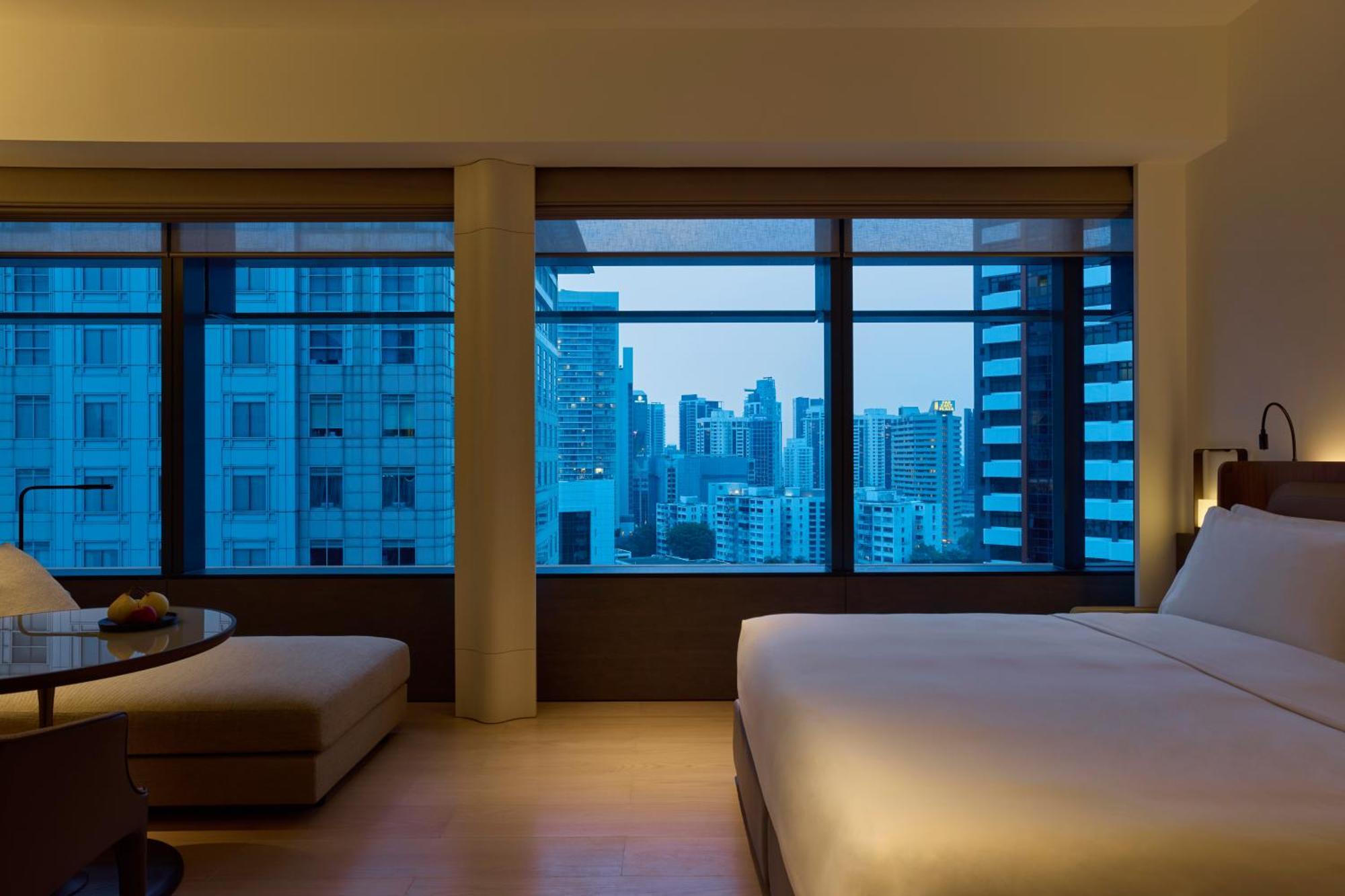 Emerald Room King,1524495172:JPEG
