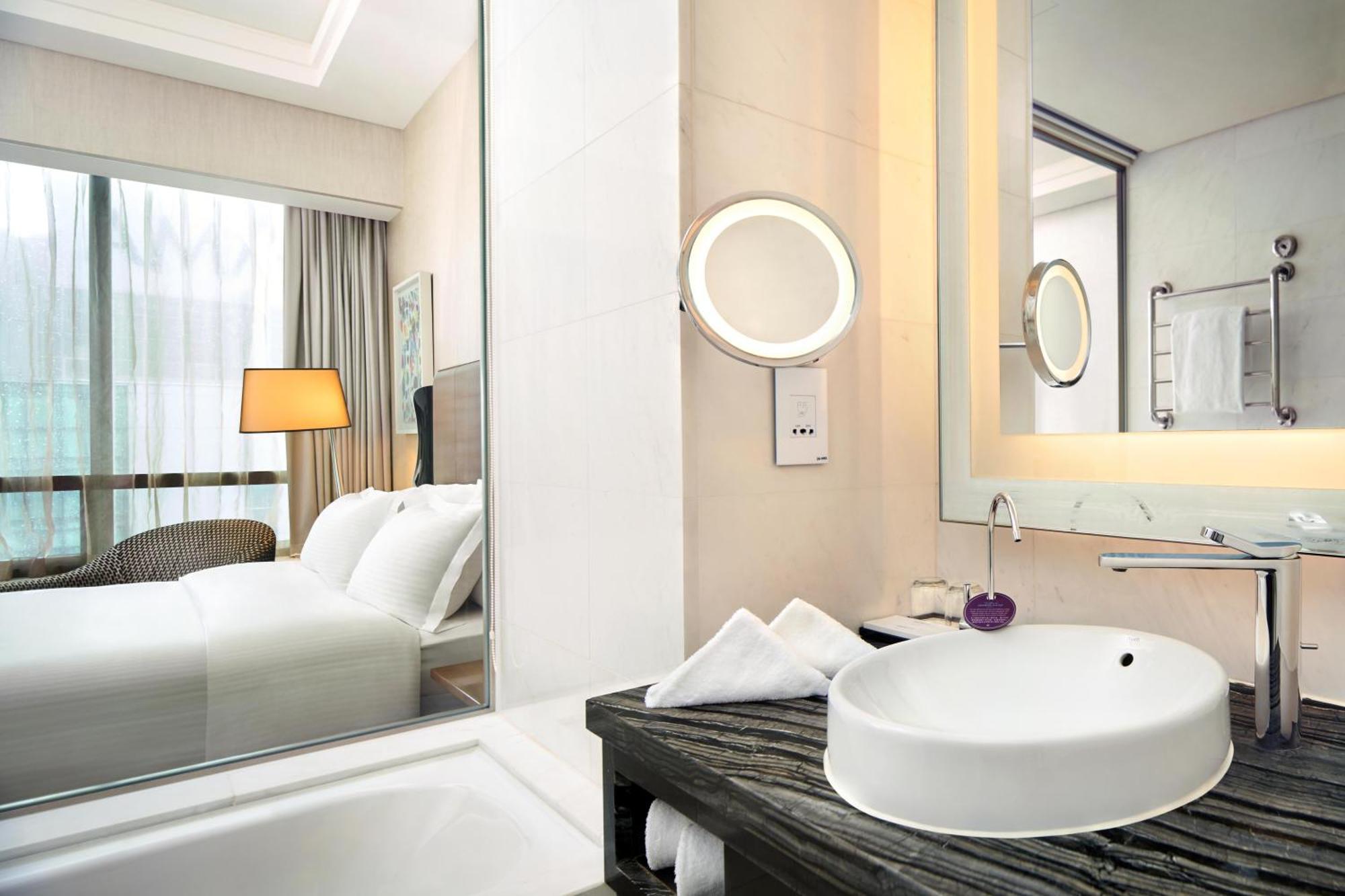 Club King or Twin Room Club Benefits Complimentary Mini Bar & Higher Floor