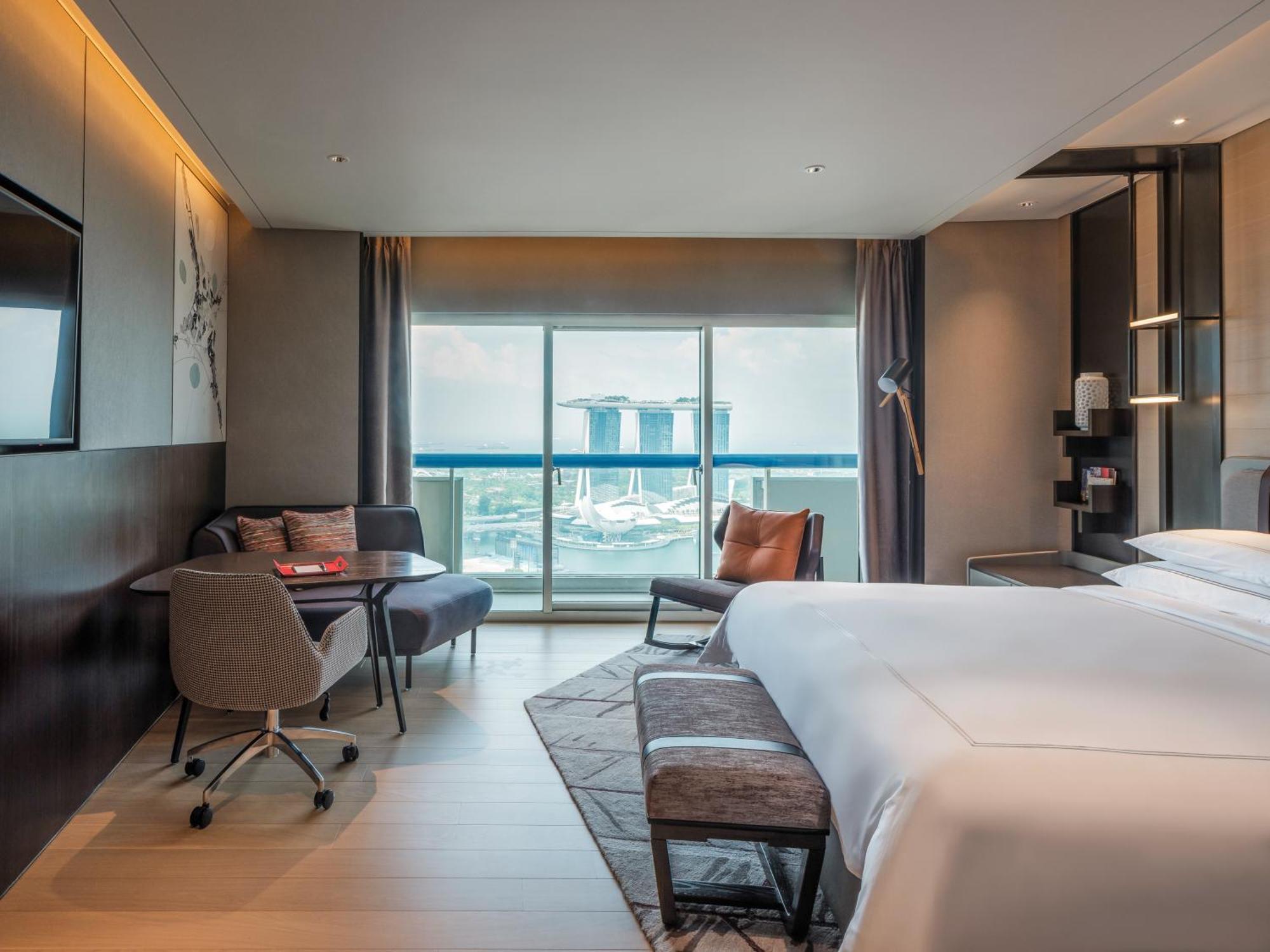 Swiss Prestige 1 King High Floor Balcony Marina Bay View