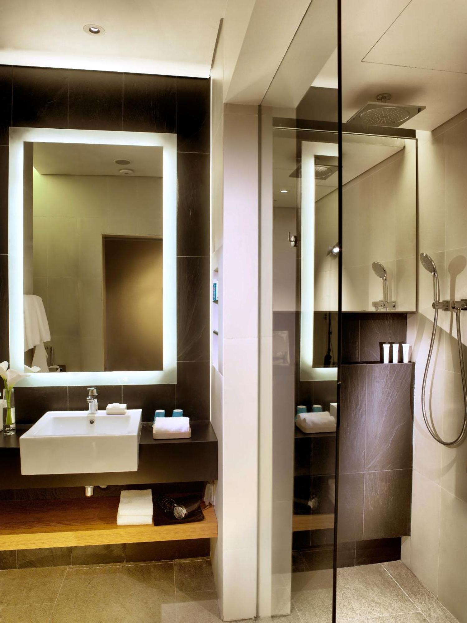 Mint Premier with Skyline Lounge Access, High Floor