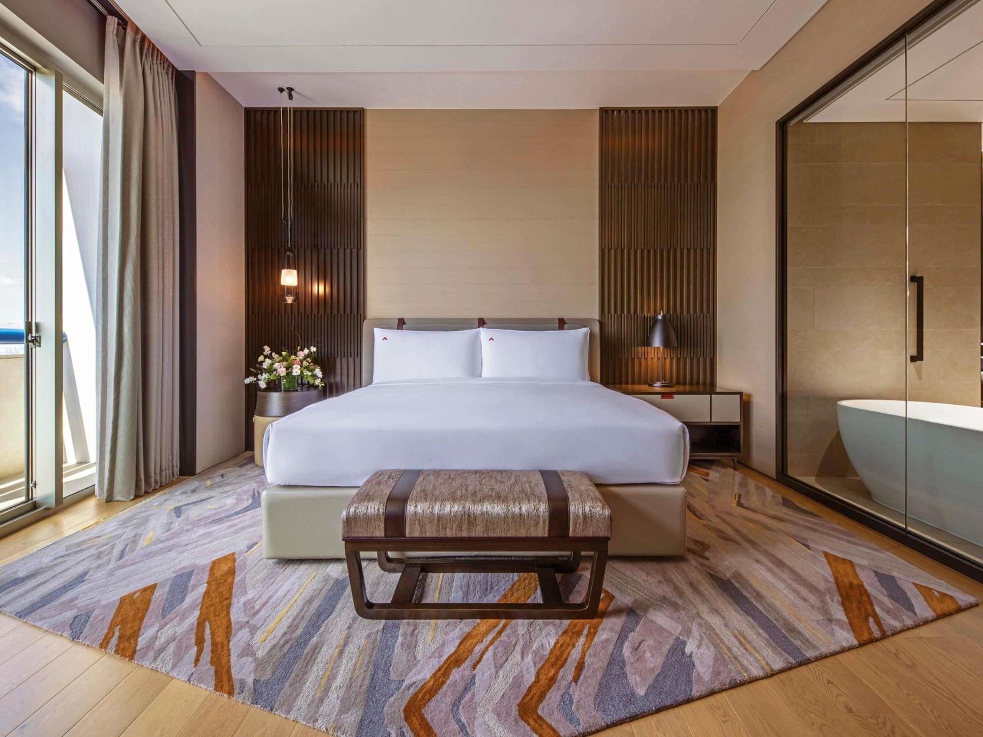 Crest King Suite Marina Bay View High Floor Lounge Access Two Balconies
