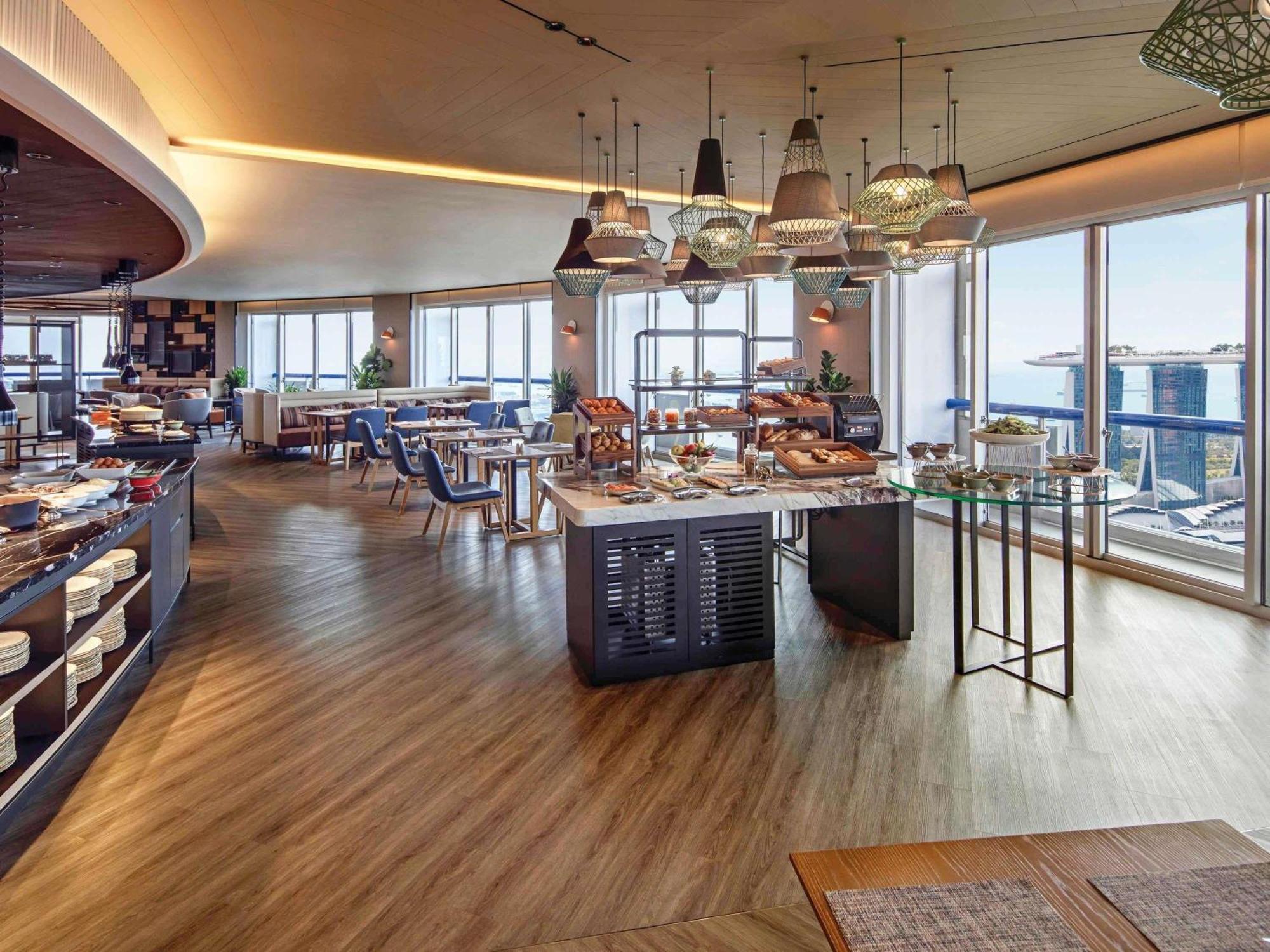 Crest King Suite Marina Bay View High Floor Lounge Access Two Balconies