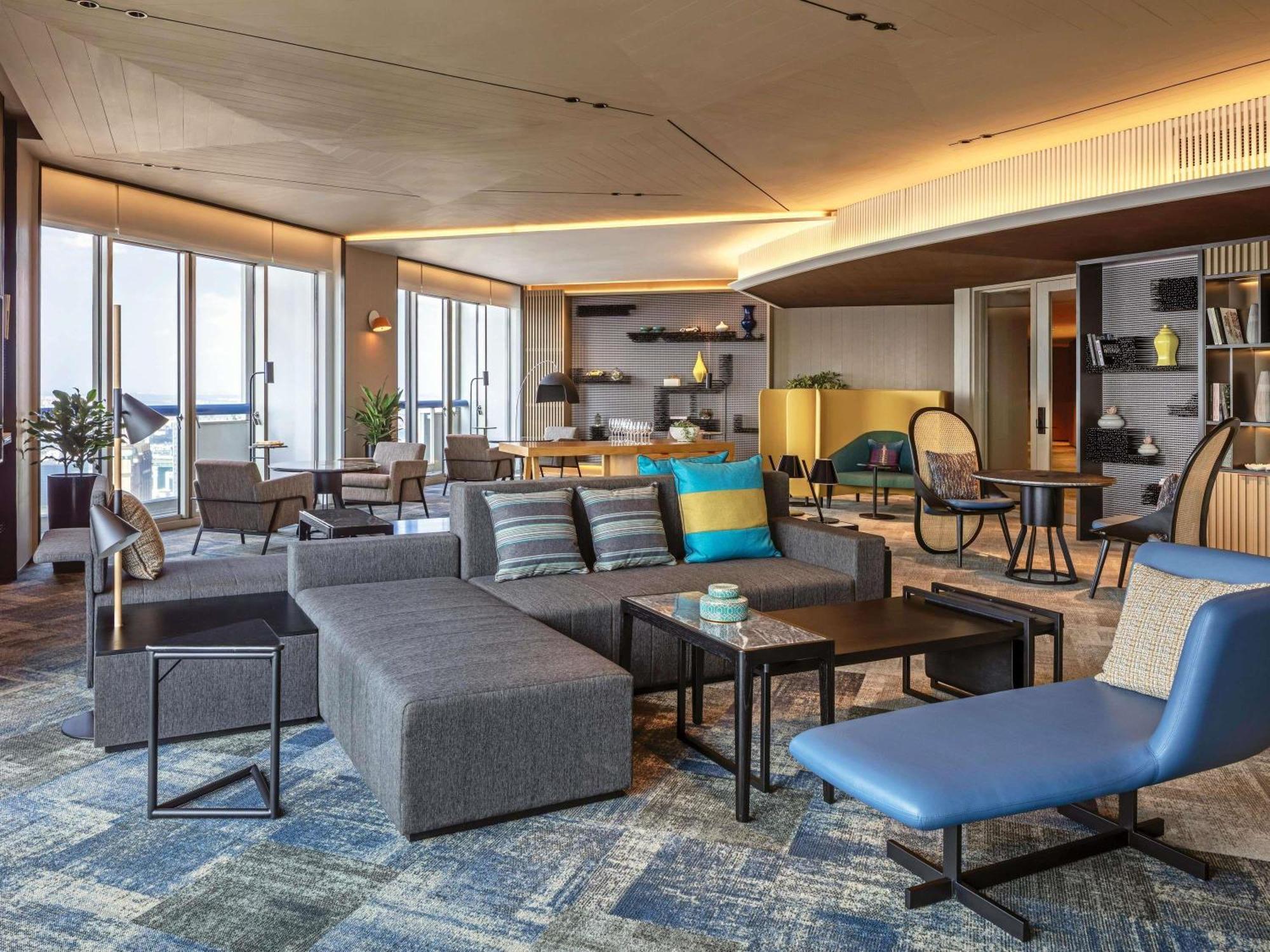 Crest King Suite Marina Bay View High Floor Lounge Access Two Balconies